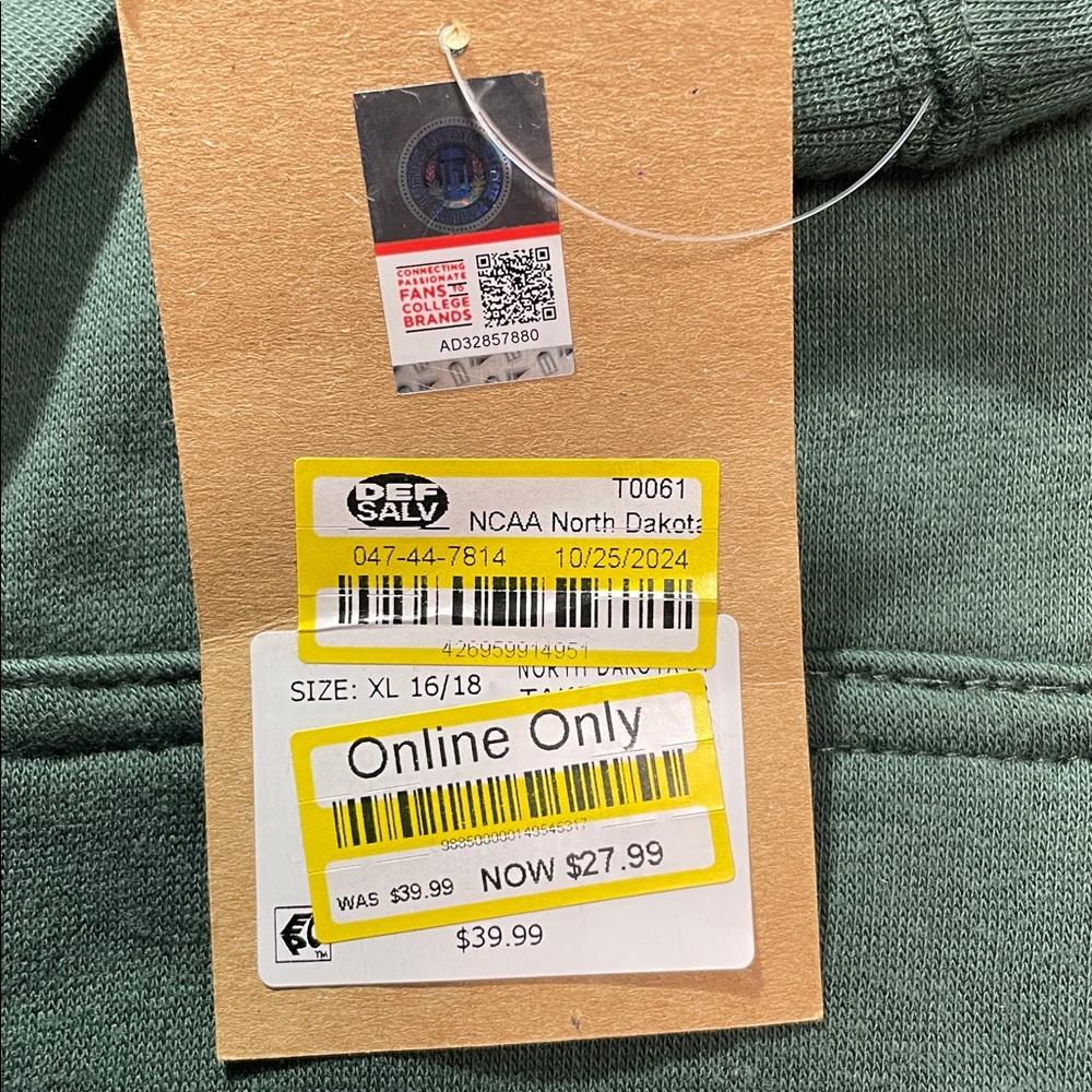 ๐ Rivalry Threads NDSU Green Hoodie Boys Size XL (16/18) | NWT - Picture 6 of 6